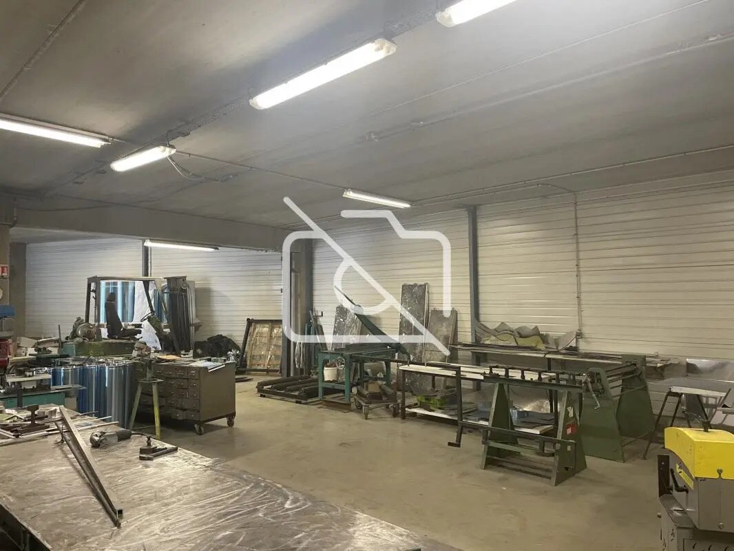 Industrial in Stains for sale Interior Photo- Image 1 of 11