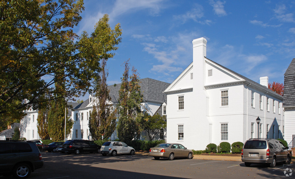 5008 Monument Ave, Richmond, VA à louer - Photo du bâtiment - Image 3 de 4