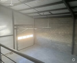 22 Rue Marius Grosso, Vaulx-en-Velin for lease Interior Photo- Image 2 of 27