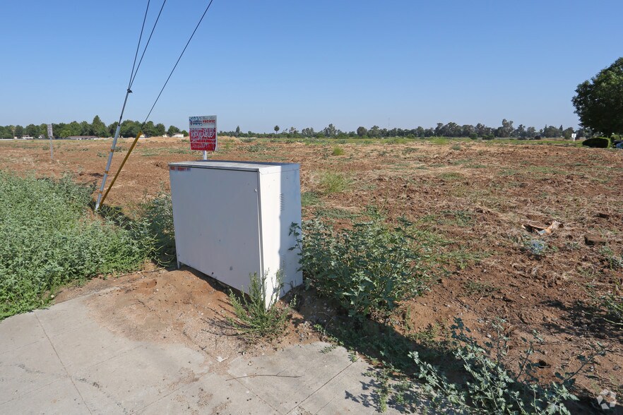 5575 E Belmont Ave, Fresno, CA for sale - Primary Photo - Image 1 of 3
