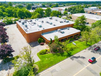 Plus de détails pour 5100 New Horizons Blvd, Amityville, NY - Industriel à vendre