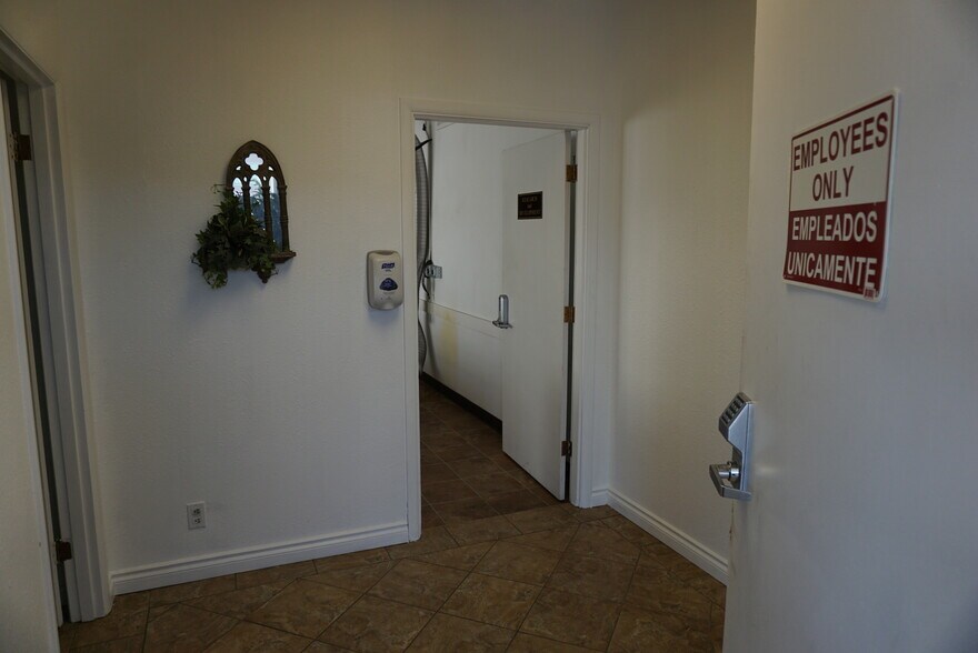 607 5th St, Prosser, WA à vendre - Photo du bâtiment - Image 3 de 17