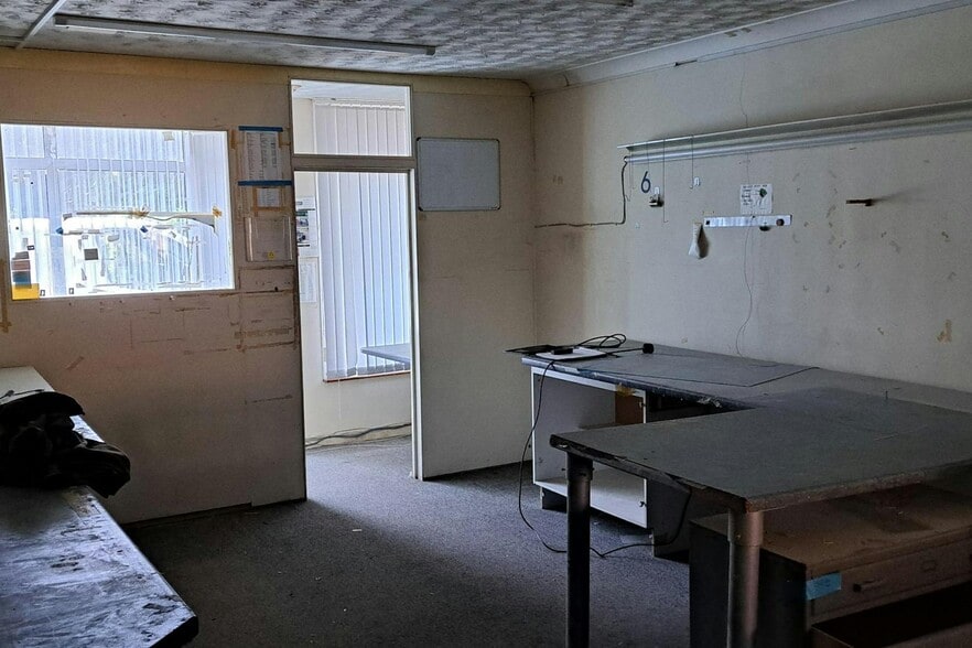 24-26 High St, Ascot for lease - Interior Photo - Image 2 of 2