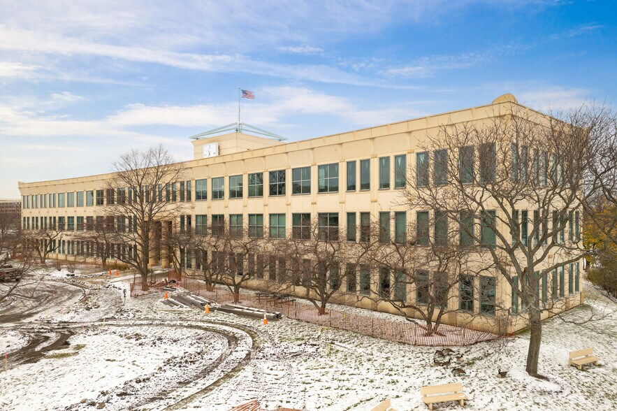 100 N Field Dr, Lake Forest, IL for sale - ProVideo LoopNet - Image 2 of 41