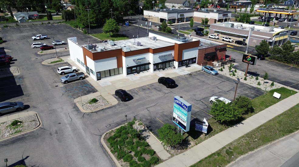 154-186 W Maple Rd, Troy, MI for lease - Building Photo - Image 2 of 10