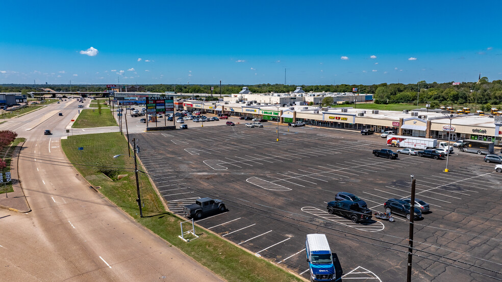 I-35 & Waco Dr, Waco, TX à louer - Photo du b timent - Image 1 de 7