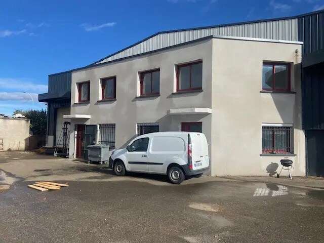 Flex dans Saint-Priest à louer - Photo du bâtiment - Image 2 de 10