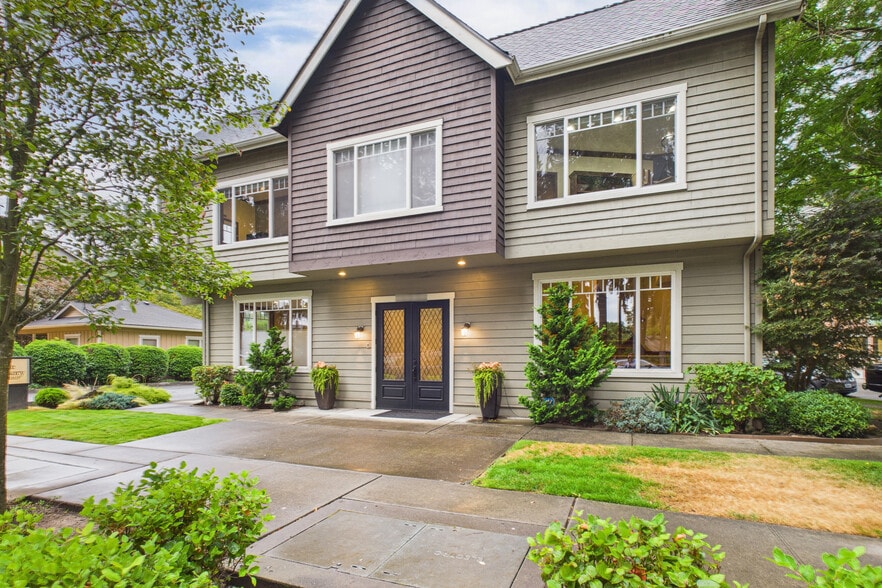 16880 NE 79th St, Redmond, WA à vendre - Photo du bâtiment - Image 2 de 15