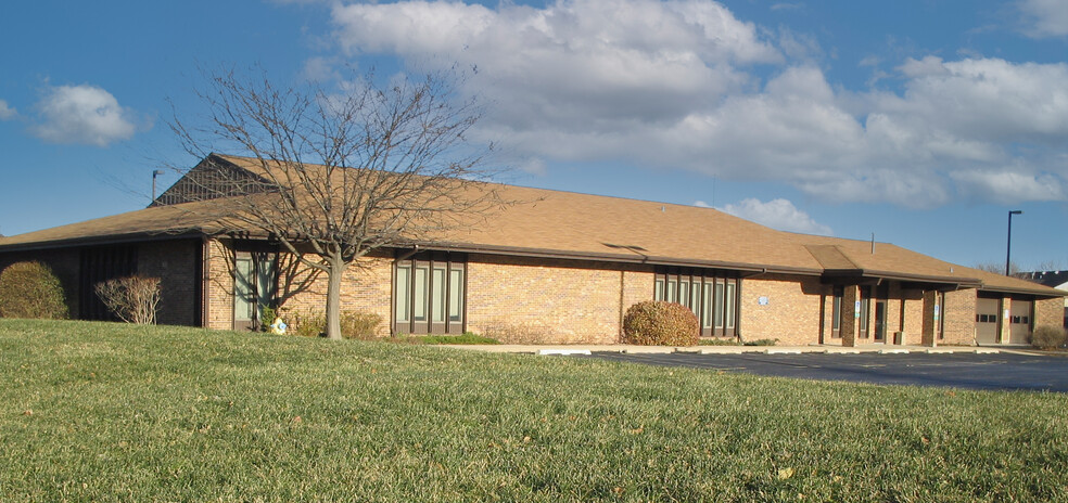 401 W Sullivan Dr, Vernon Hills, IL for sale - Building Photo - Image 1 of 6