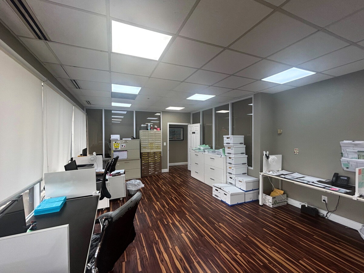 900 W 49th St, Hialeah, FL 33012 - Unit 220 -  - Interior Photo - Image 2 of 4