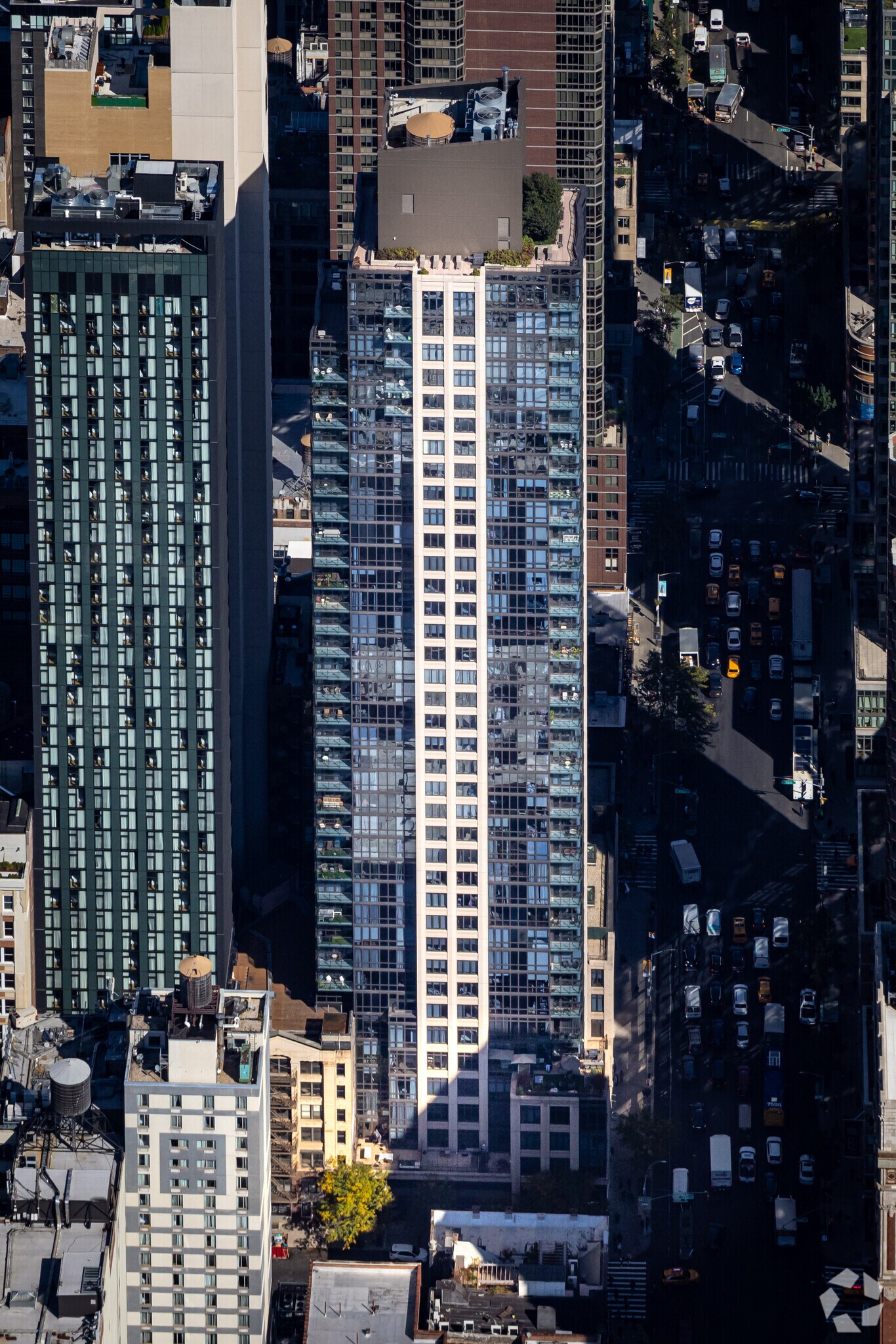 735-753 Sixth Ave, New York, NY for lease Building Photo- Image 1 of 4