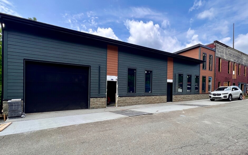 74 Dambach Ave, Valencia, PA for lease - Building Photo - Image 2 of 5