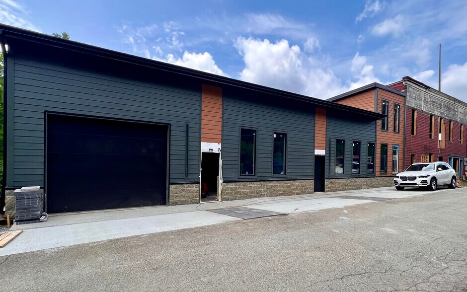 74 Dambach Ave, Valencia, PA à louer - Photo du bâtiment - Image 2 de 5