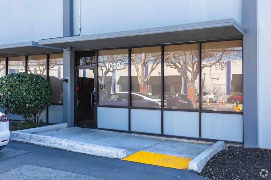 1010 O'Brien Dr, Menlo Park, CA à vendre - Photo du bâtiment - Image 3 de 4