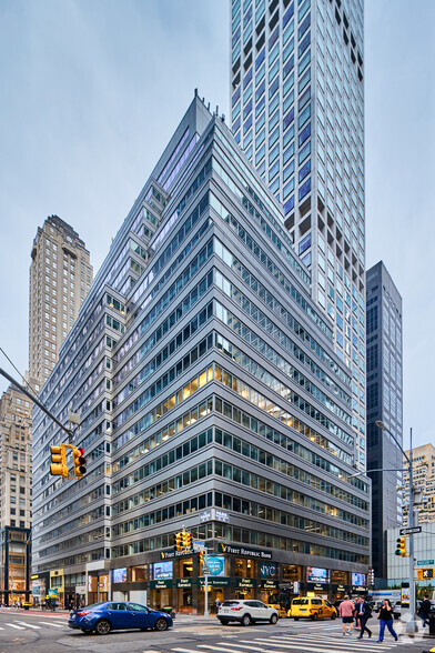 575 Madison Ave, New York, NY à louer - Photo du bâtiment - Image 1 de 4