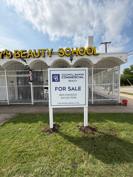 4000 E Lancaster Ave, Fort Worth, TX for sale - Building Photo - Image 2 of 17