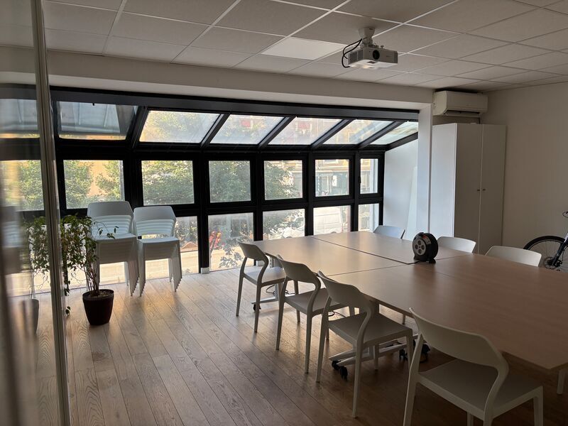 Office in Villeurbanne for lease Interior Photo- Image 1 of 14
