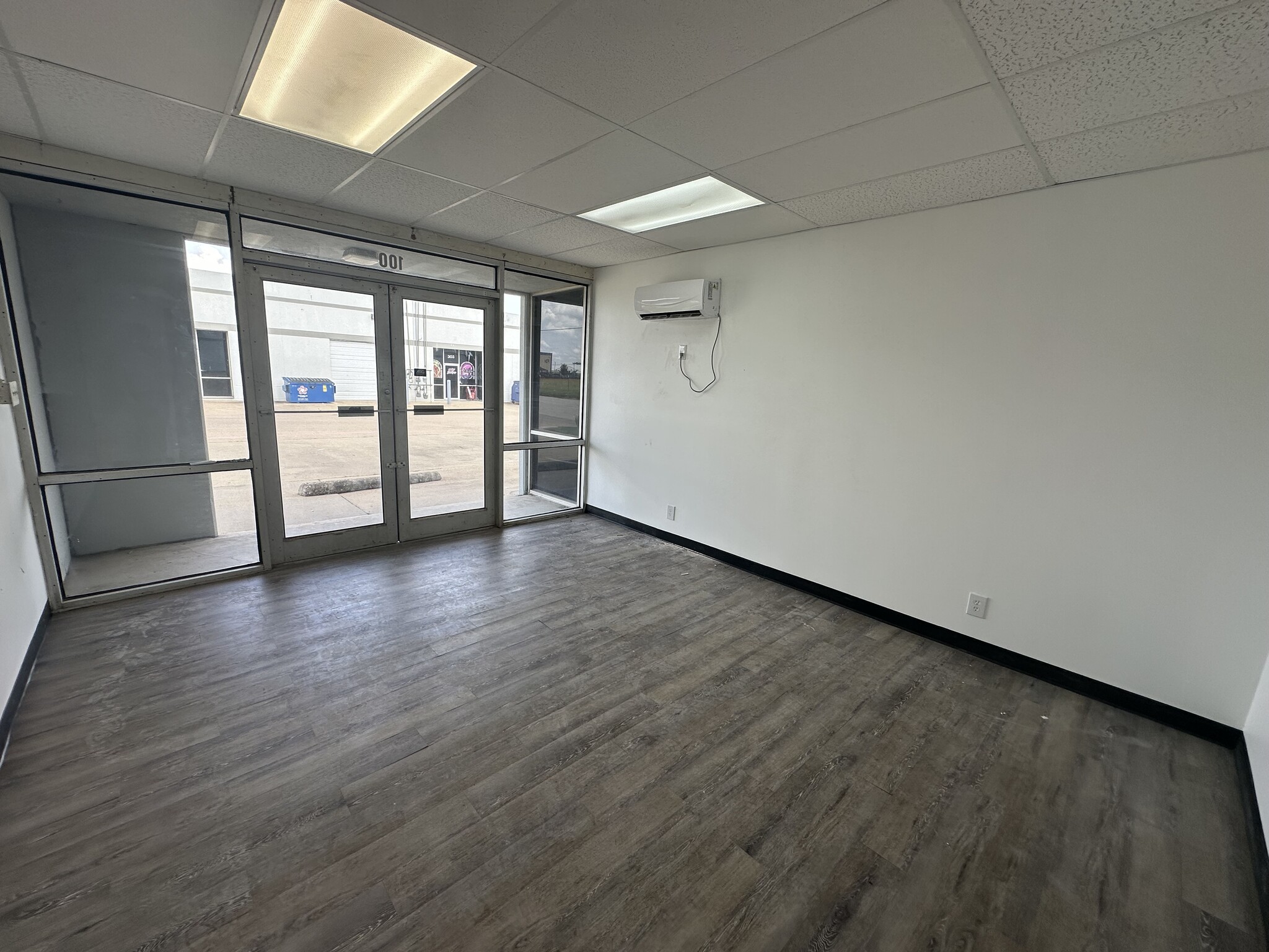 100 E Felix St, Fort Worth, TX for lease Interior Photo- Image 1 of 3