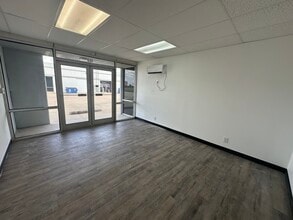 100 E Felix St, Fort Worth, TX for lease Interior Photo- Image 1 of 3