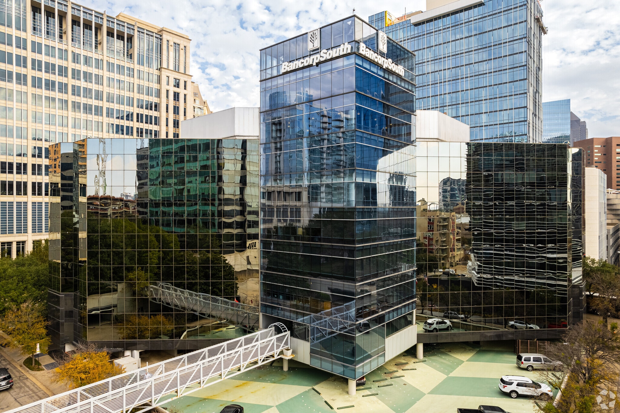 2651 N Harwood St, Dallas, TX for lease Primary Photo- Image 1 of 13