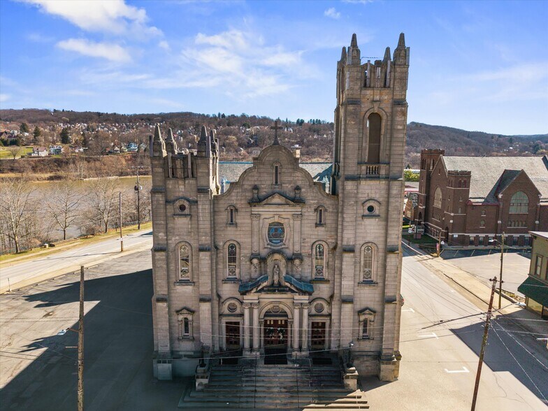 21 State St, Oil City, PA à vendre - Photo du bâtiment - Image 2 de 49