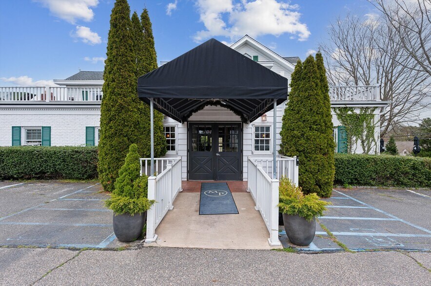 15 Prospect St, Southampton, NY à vendre - Photo du bâtiment - Image 1 de 27