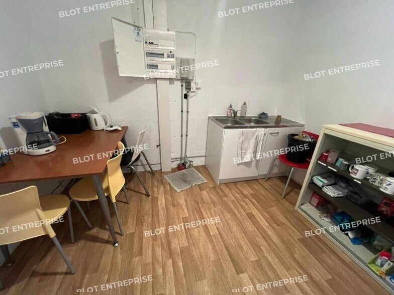 Office in Melesse for lease - Interior Photo - Image 2 of 8