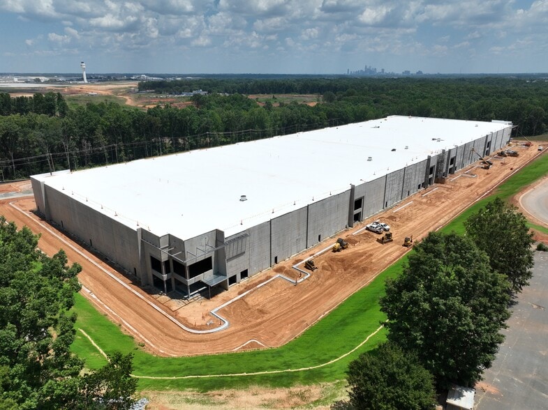 8028 Eagle Rare Ave, Charlotte, NC for lease - Building Photo - Image 1 of 4