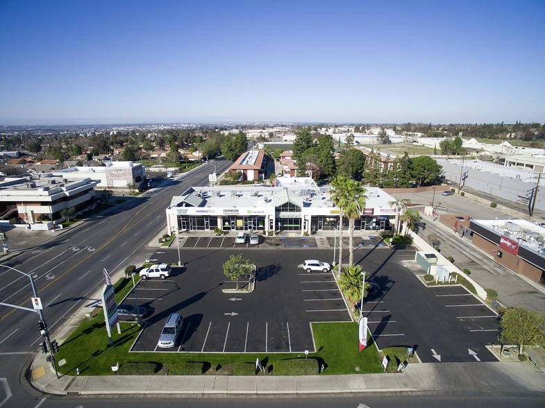 2600 Oswell St, Bakersfield, CA à vendre - Photo principale - Image 1 de 13
