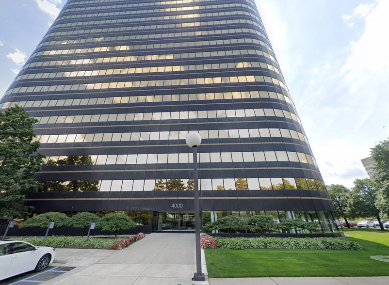4000 Town Center, Southfield, MI for lease - Building Photo - Image 2 of 14