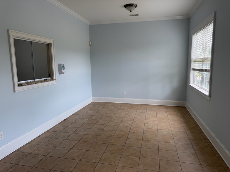 20 Townlee Ln, Lugoff, SC for lease - Interior Photo - Image 3 of 10