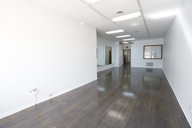 Plus de détails pour 4712 Oakton St, Skokie, IL - Commerce de détail à louer