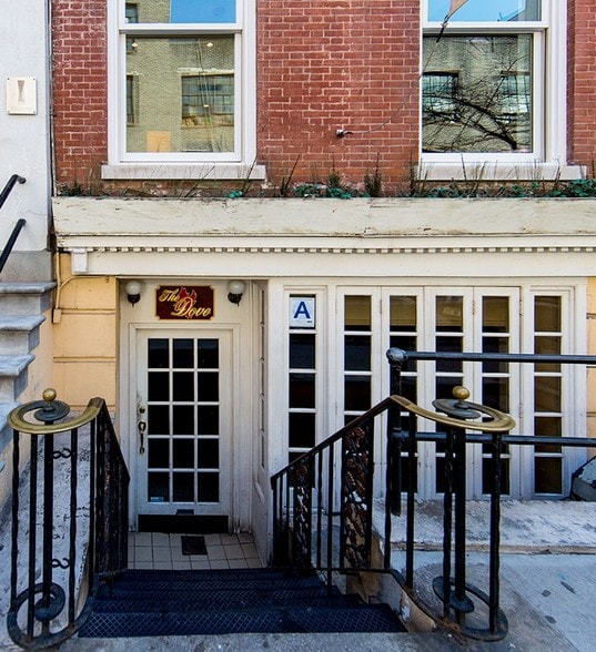 228 Thompson St, New York, NY for lease - Building Photo - Image 3 of 15