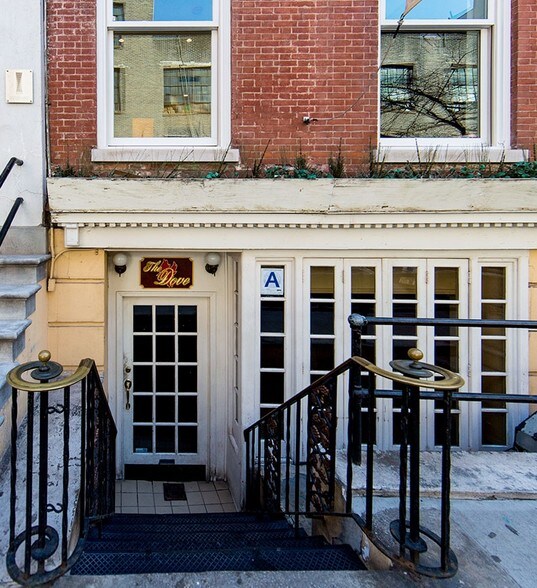 228 Thompson St, New York, NY à louer - Photo du bâtiment - Image 3 de 15