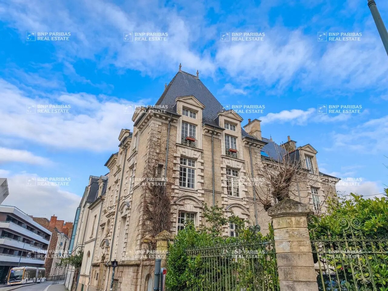 Office in Rennes for lease Primary Photo- Image 1 of 11