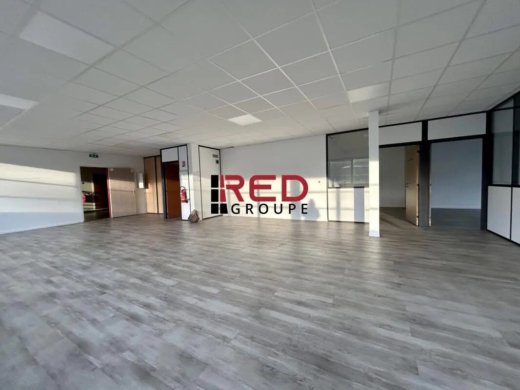 Office in Aix-en-Provence for lease Building Photo- Image 1 of 7