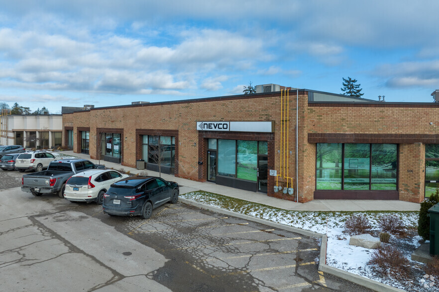 55 Cedar Pointe Dr, Barrie, ON for lease - Building Photo - Image 3 of 5