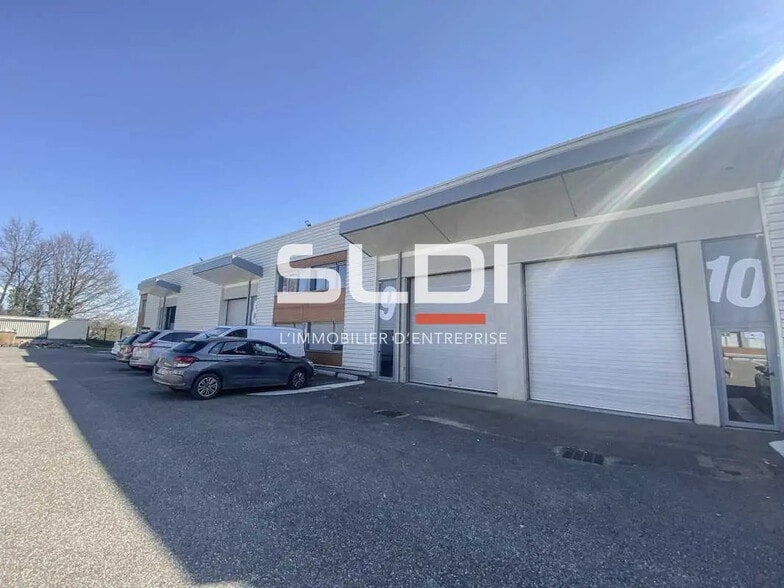 Flex in Saint-Priest for lease - Building Photo - Image 1 of 5