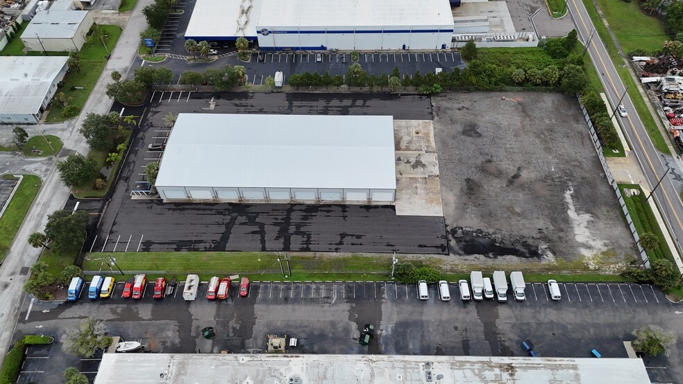 8810 Enterprise Blvd, Largo, FL for lease - Building Photo - Image 3 of 9