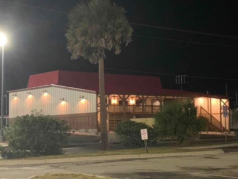 219 Myrtle Ave, Carolina Beach, NC à louer - Photo du bâtiment - Image 2 de 27