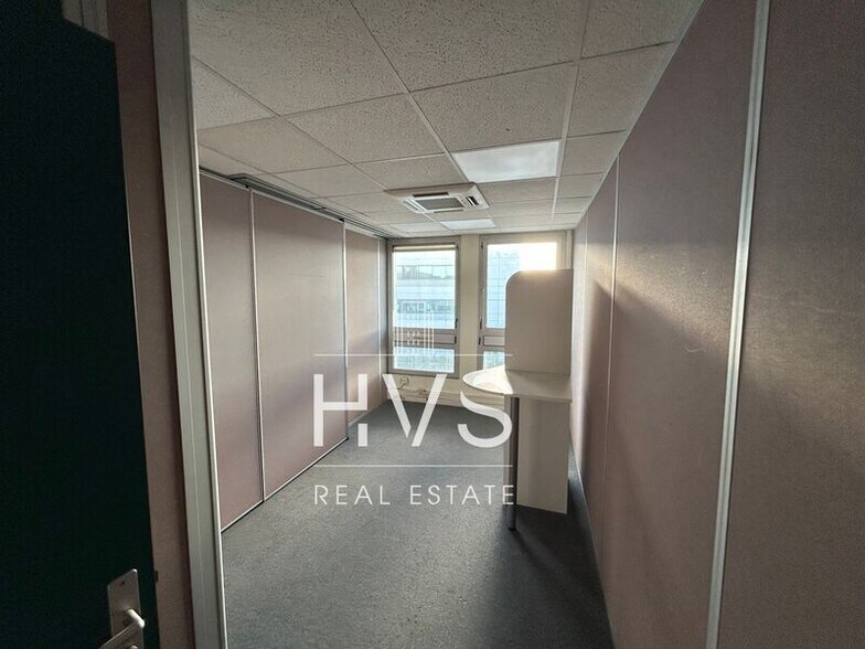 115 Rue Claude Nicolas Ledoux, Aix-en-Provence for lease - Interior Photo - Image 1 of 1