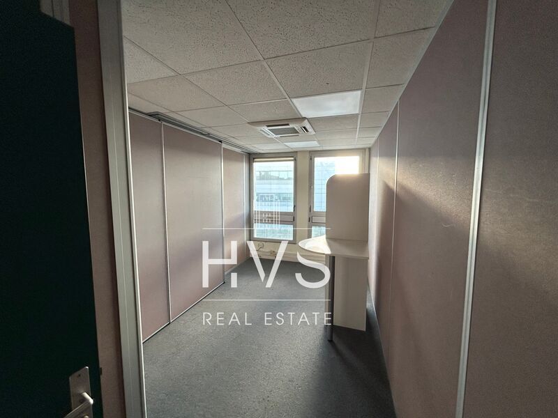 115 Rue Claude Nicolas Ledoux, Aix-en-Provence for lease Interior Photo- Image 1 of 2