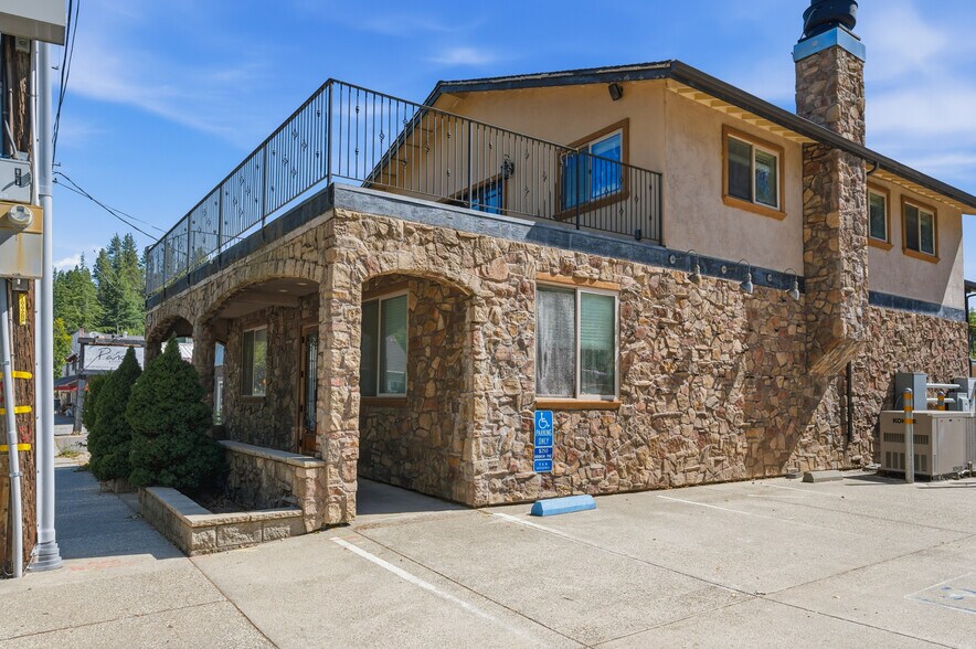 450 Colfax Ave, Grass Valley, CA à vendre - Photo du bâtiment - Image 2 de 26