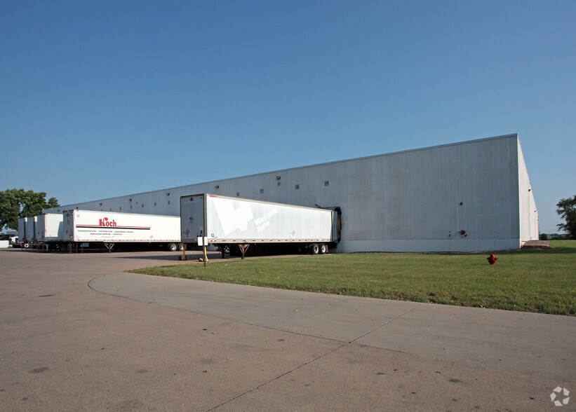 21560 Grenada Ave W, Lakeville, MN à louer - Photo du bâtiment - Image 2 de 2