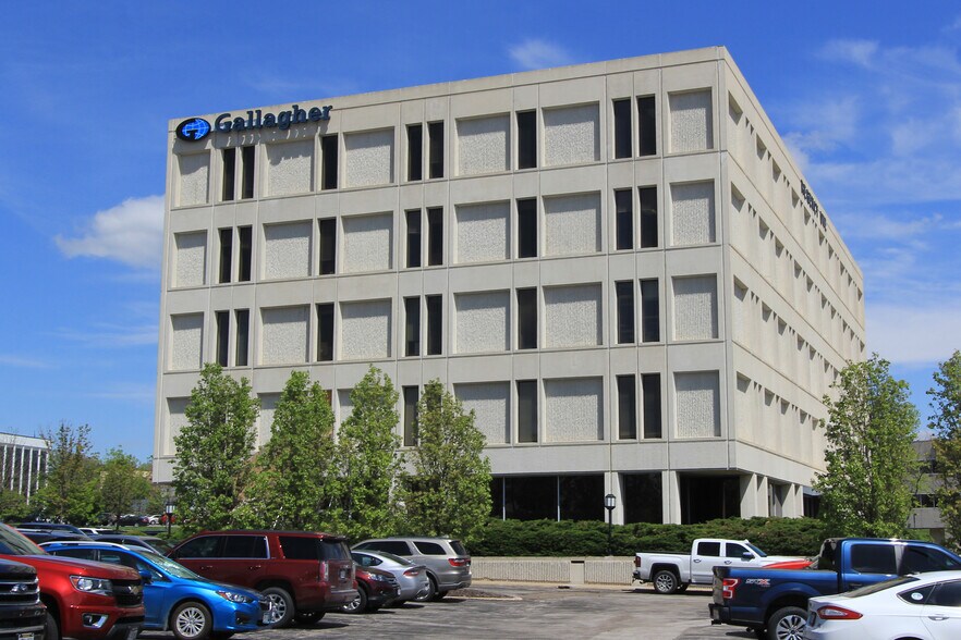 10050 Regency Cir, Omaha, NE à louer - Photo du bâtiment - Image 3 de 8