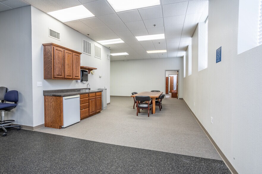 201 W California St, Gainesville, TX à louer - Photo intérieure - Image 3 de 21