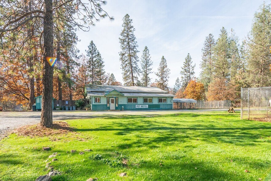1790 Main St, Weaverville, CA à vendre - Photo du bâtiment - Image 1 de 6