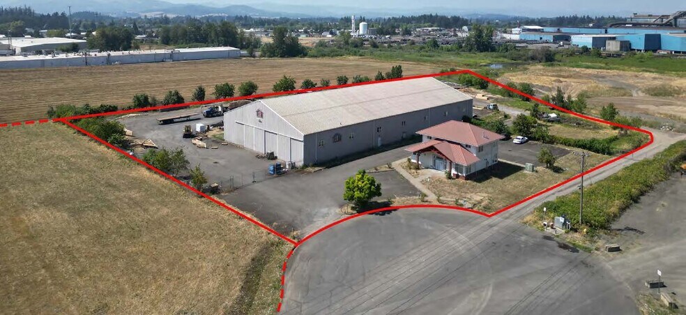 2083 NE Colvin Ct, McMinnville, OR à vendre - Photo du bâtiment - Image 2 de 3
