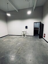 3525-3541 Valley View Blvd, Las Vegas, NV for lease Interior Photo- Image 1 of 6