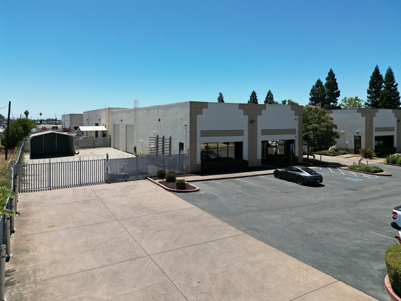 4513 Harlin Dr, Sacramento, CA à louer - Photo du bâtiment - Image 2 de 4
